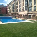Con Terraza, Piscina, Padel Y Parking *