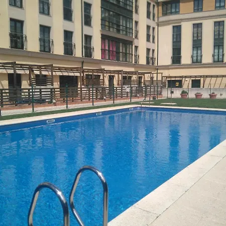 Con Terraza, Piscina, Padel Y Parking דירה *