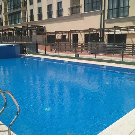 Con Terraza, Piscina, Padel Y Parking فوز